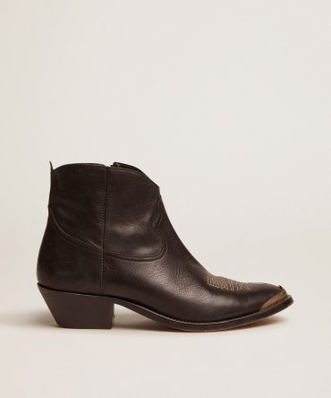 Young ankle boots in black leather with sand-colored embroidery