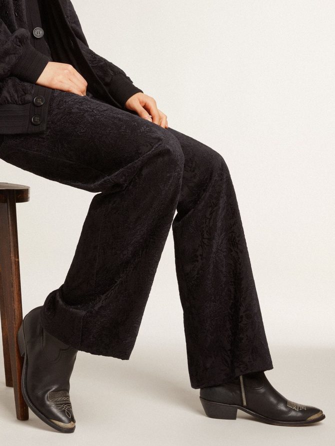 Young ankle boots in black leather with sand-colored embroidery - Image 3
