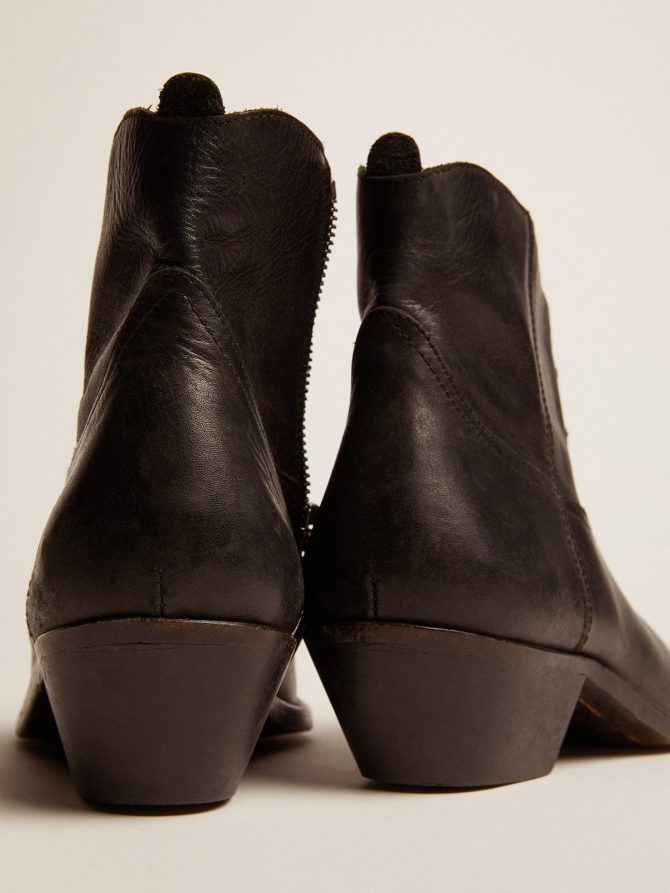 Young ankle boots in black leather with sand-colored embroidery - Image 5