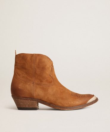 Young ankle boots in cognac-colored suede