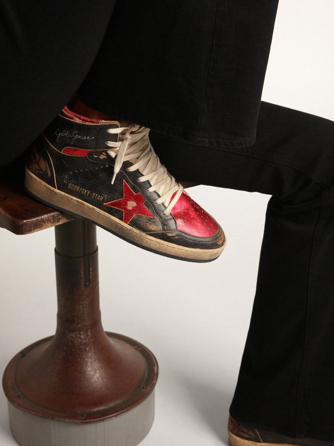 Women’s Sky-Star in black glossy leather with red star - Image 3