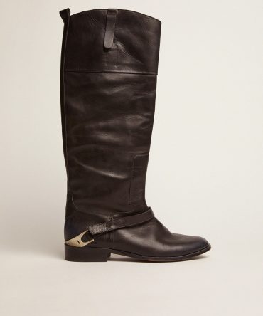 Women’s black leather boots with clamp on the heel