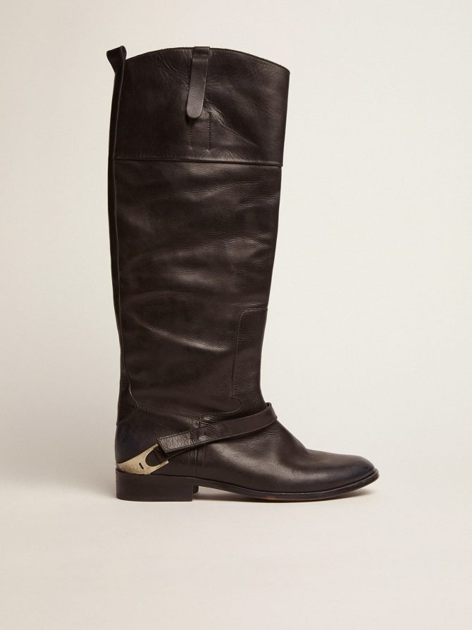 Women’s black leather boots with clamp on the heel
