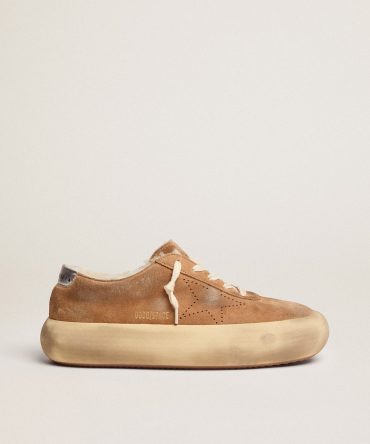 Women’s Space-Star shoes in tobacco-colored suede with shearling lining