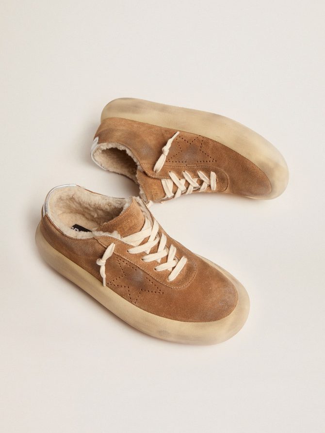 Women’s Space-Star shoes in tobacco-colored suede with shearling lining - Image 2