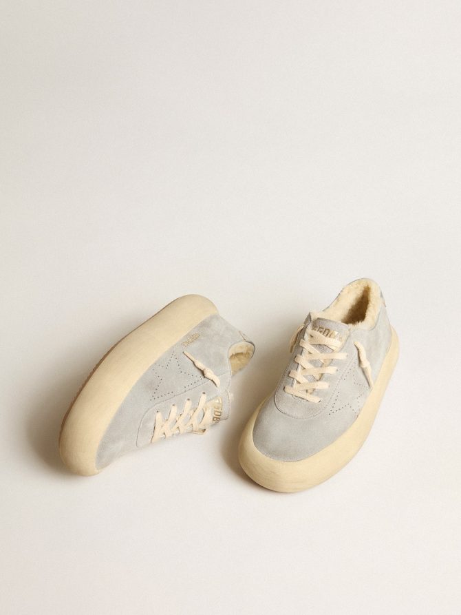 Women’s Space-Star shoes in ice-gray suede with shearling lining - Image 2