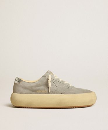 Women’s Space-Star shoes in ice-gray suede with perforated star