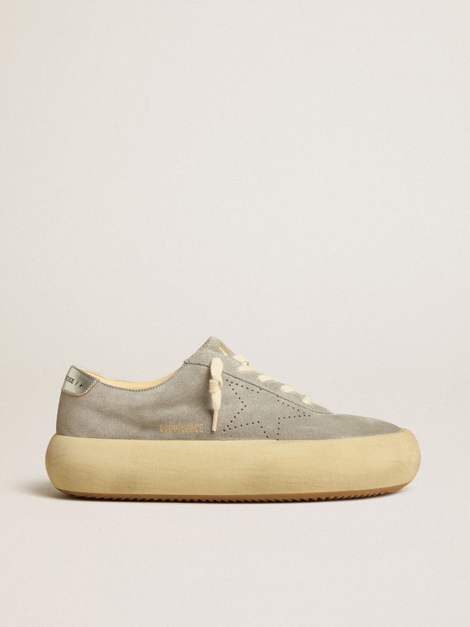 Women’s Space-Star shoes in ice-gray suede with perforated star