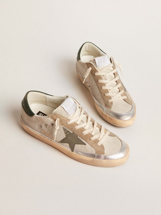 Super-Star in gray canvas with a green leather star and heel tab - Image 2