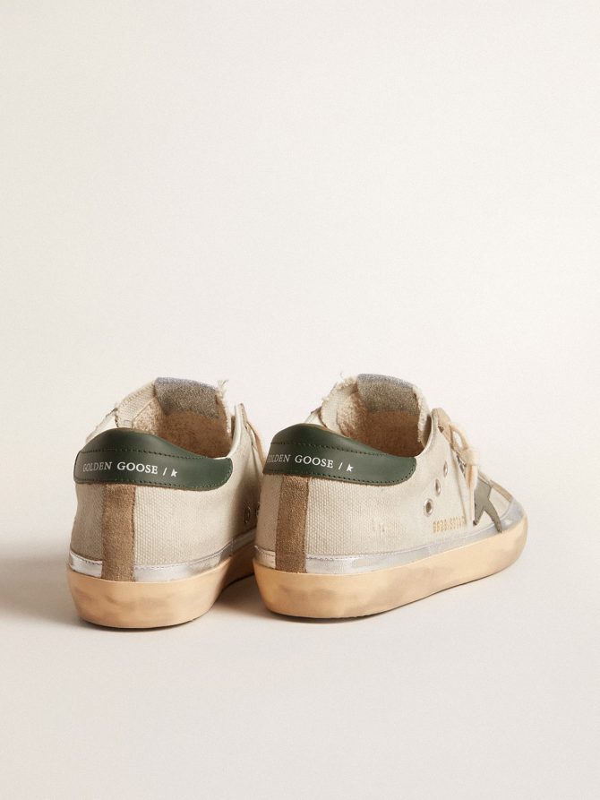 Super-Star in gray canvas with a green leather star and heel tab - Image 4