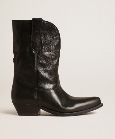 Low Wish Star boots in black leather with black star