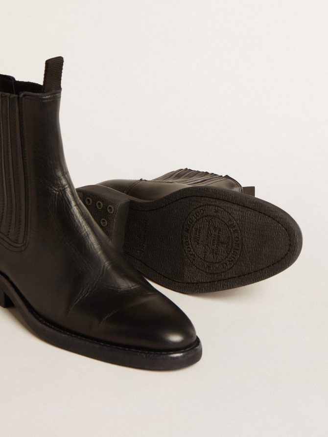 Women’s Chelsea boots in black leather - Image 3