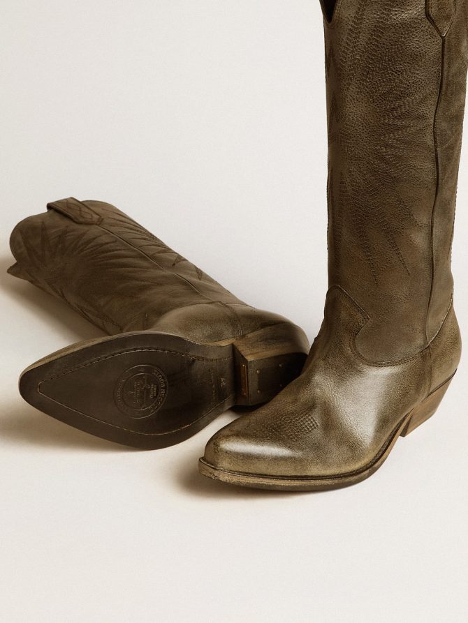 Women’s Wish Star boots in black leather with star embroidery - Image 4