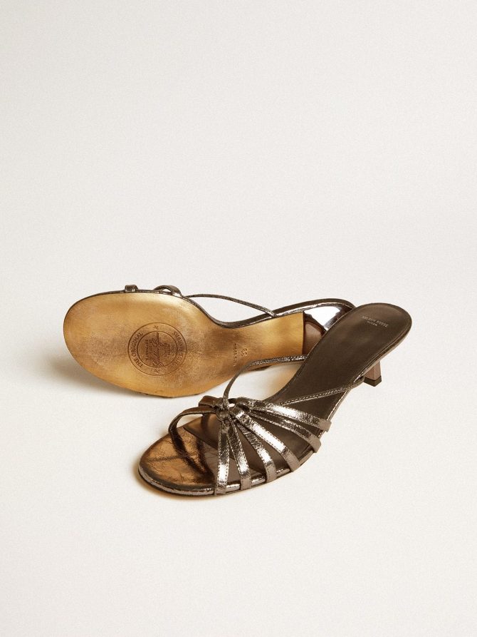 Nico kitten heel sandals in metallic gray leather - Image 4