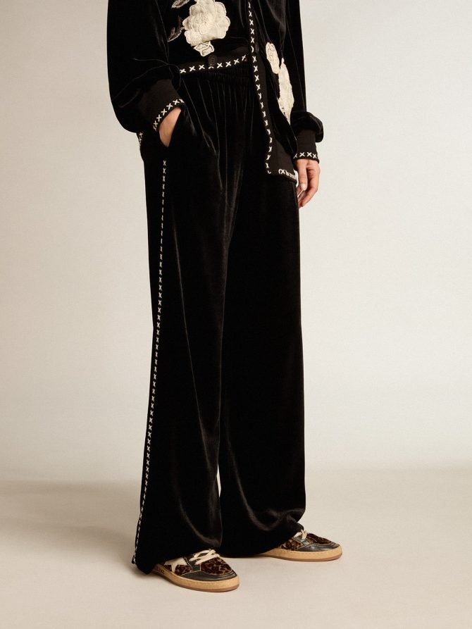 Black joggers with white embroidery - Image 2