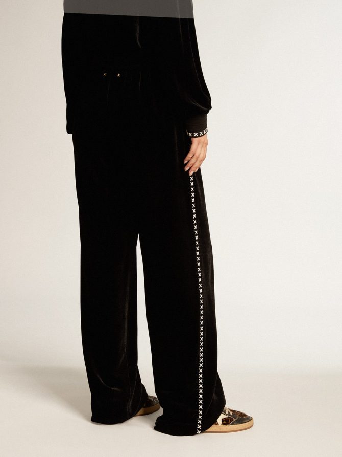 Black joggers with white embroidery - Image 4