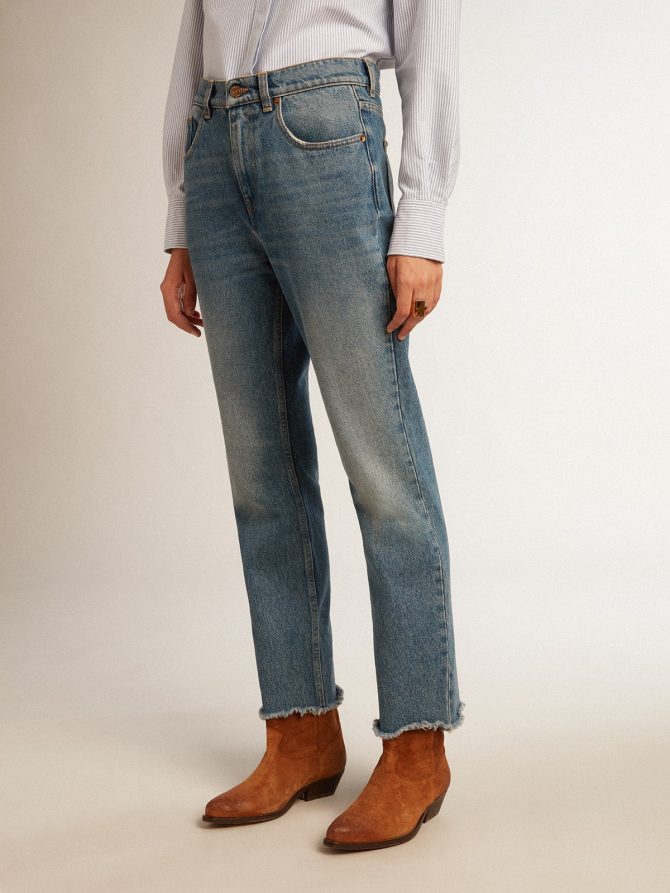 Women’s cropped flared jeans with medium wash - Image 2
