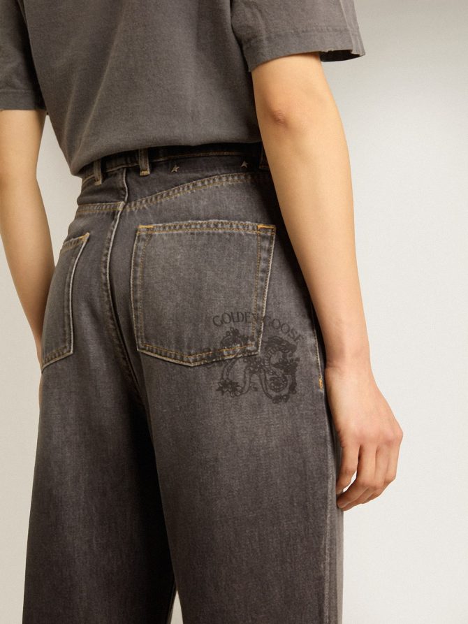 Women’s black jeans with printed pocket - Image 6