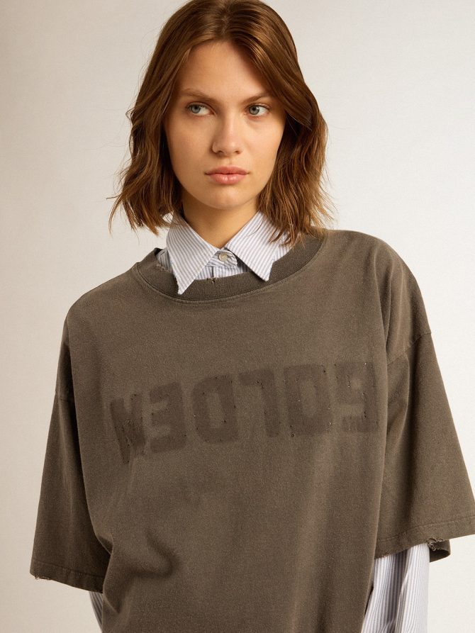 Women’s gray T-shirt dress with distressed treatment - Image 2