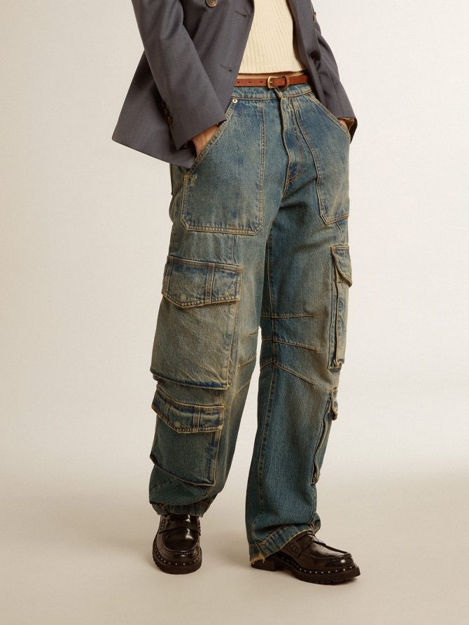 Blue jeans with a distressed finish - Image 2