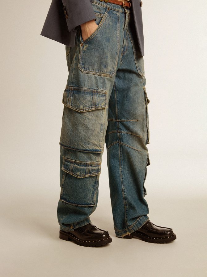 Blue jeans with a distressed finish - Image 5