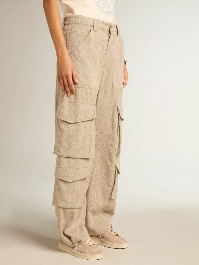 Women’s dark olive-colored cotton cargo pants with a herringbone design - Image 2