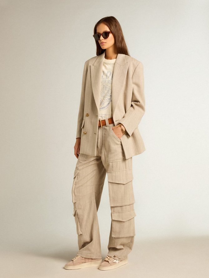 Women’s dark olive-colored cotton cargo pants with a herringbone design - Image 3