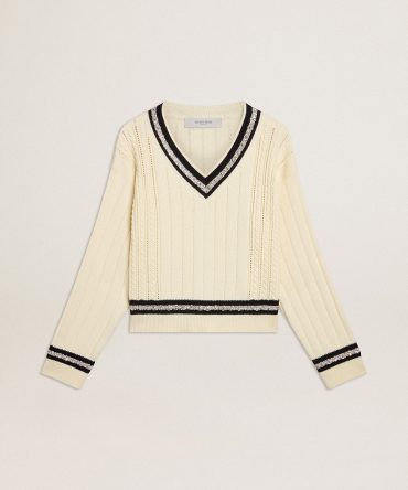 Women’s cable-pattern cropped sweater with blue ribbing and crystals