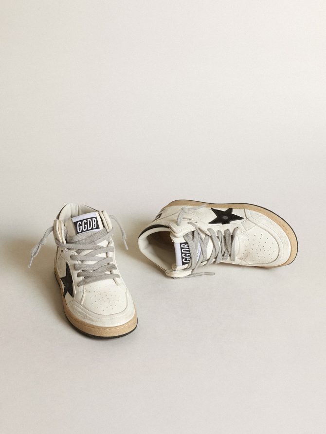 Young Sky-Star in white nappa with black star and heel tab - Image 2